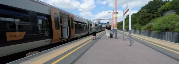 Пасажирський Приміський Залізничний Вокзал Bromsgrove Worcestershire England — стокове відео