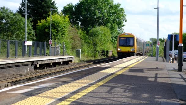British Rail Network Estación Tren Suburbana West Midlands Inglaterra Reino — Vídeo de stock