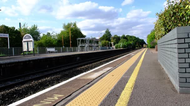 Британська Залізнична Мережа Приміська Залізнична Станція Західний Мідлендс Англія Великобританія — стокове відео