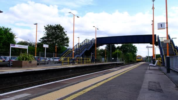 British Rail Network Batı Midlands Ngiltere Banliyö Tren Istasyonu — Stok video