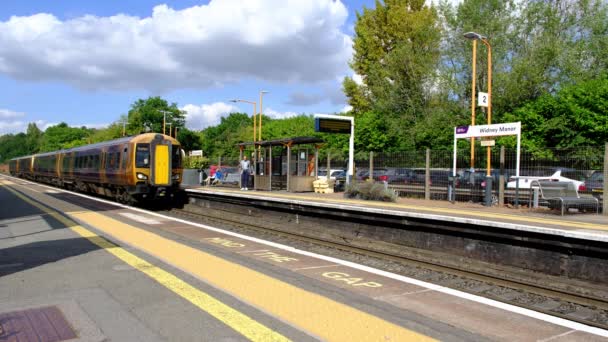 Kolej British Rail Network Podmiejska Stacja Kolejowa West Midlands England — Wideo stockowe