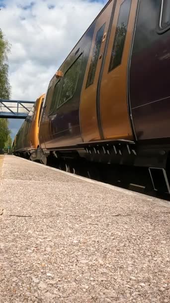 British Rail Network Rail Vertical Video Stazione Ferroviaria Suburbana Lapworth — Video Stock