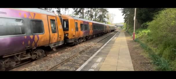 Brytyjska Sieć Kolejowa Rail Country Stop Danzy Warwickshire Anglia Wielka — Wideo stockowe