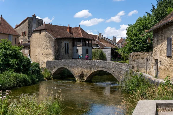 Arbois France July 2020 River Cuisance People Pond Des Capucins Immagine Stock