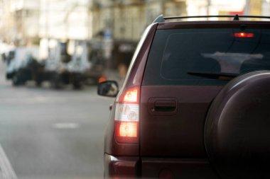 Araba hareketleri, şehrin arka lambaları. Şehir trafik kavramı