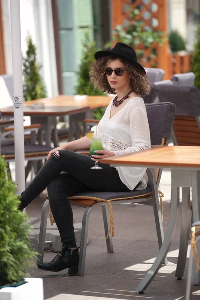 Happy Brunette Girl Sunglasses Black Hat Sitting Park Drinking Glass — Stock Photo, Image