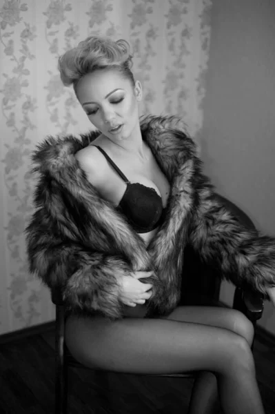 Attractive Blonde Model Pantyhose Black Bra Fur Coat Posing Provocatively — Stock Photo, Image