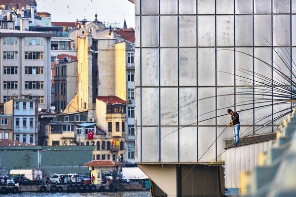 Pessoas Que Pescam Bósforo Partir Ponte Galata Istambul Turquia — Fotografia de Stock