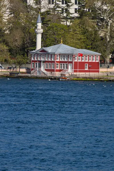 Турецкое Здание Босфорском Проливе Турции — стоковое фото