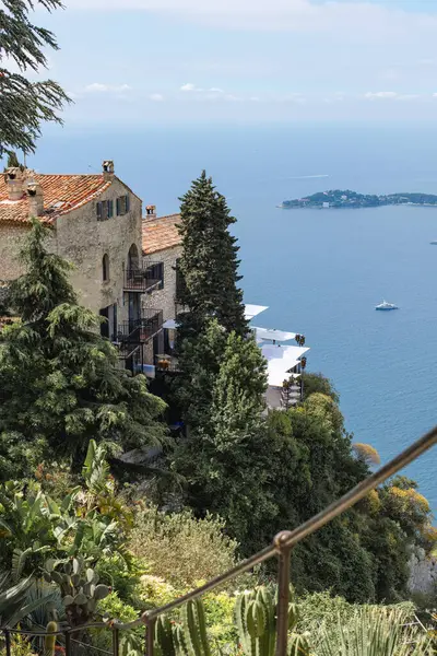 Franch riviera. Ortaçağ köyü Eze. Panorama köyün dağından Eze 'den denize. 