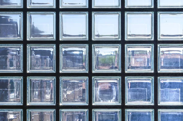 Mirando Través Una Fachada Hecha Bloques Vidrio Translúcidos Semitransparentes —  Fotos de Stock