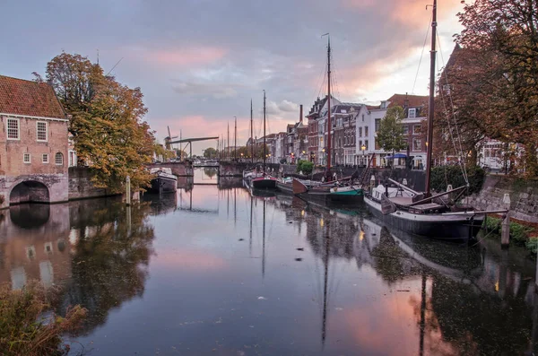 Rotterdam November 2022 Aelbrechtskolkkanaal Delfshaven Onder Een Kleurrijke Hemel Schemering — Stockfoto