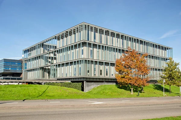 Utrecht Nizozemsko Listopadu 2022 Moderní Třípodlažní Kancelářská Budova Zeleném Prostředí — Stock fotografie