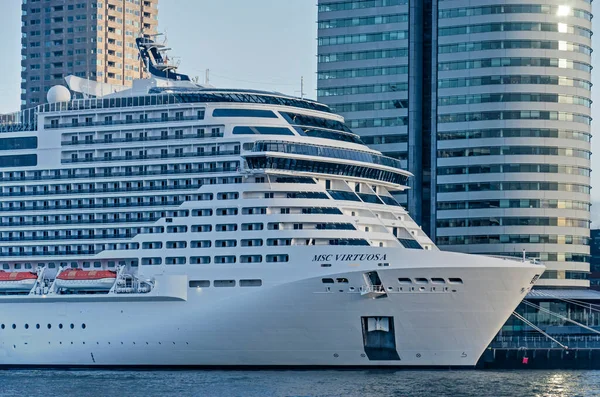 Rotterdam Países Bajos Noviembre 2022 Sección Crucero Amarrado Wilhelminapier Con — Foto de Stock