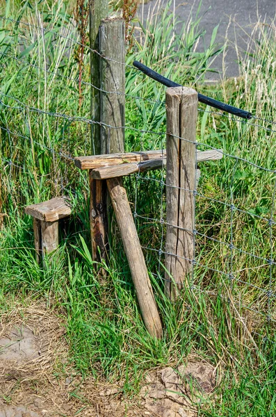 Rickety Fence Crossing Part Hiking Trail — Stock Photo, Image