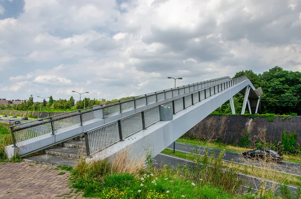 Vught Holandia Lipca 2023 Stalowy Most Dla Pieszych Przecinający Zarówno — Zdjęcie stockowe