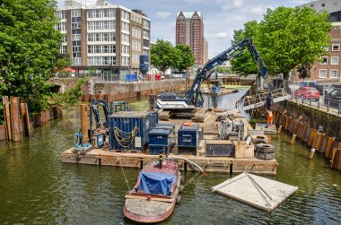 Rotterdam, Hollanda, 26 Haziran 2023: Steigersgracht Kanalı 'ndaki Rif010 sörf parkı için devam eden inşaat çalışmaları