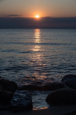 Ege Denizi üzerinde güzel bir gün doğumu, Paralia Katerinis, Yunanistan