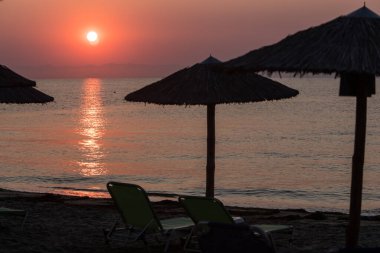 Ege Denizi üzerinde güzel bir gün doğumu, Paralia Katerinis, Yunanistan