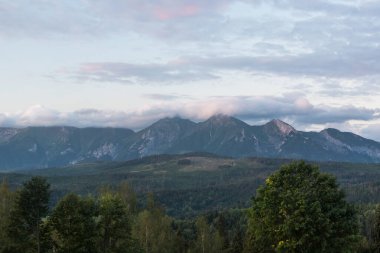 Apszanka Geçidi 'nden gün doğumunda Tatra Dağları' nın güzel manzarası
