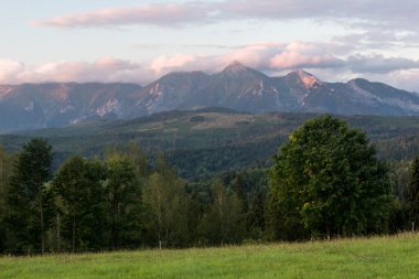 Apszanka Geçidi 'nden gün doğumunda Tatra Dağları' nın güzel manzarası