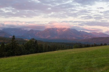 Apszanka Geçidi 'nden gün doğumunda Tatra Dağları' nın güzel manzarası