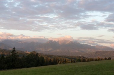 Apszanka Geçidi 'nden gün doğumunda Tatra Dağları' nın güzel manzarası