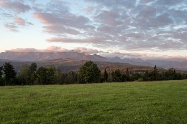 Apszanka Geçidi 'nden gün doğumunda Tatra Dağları' nın güzel manzarası