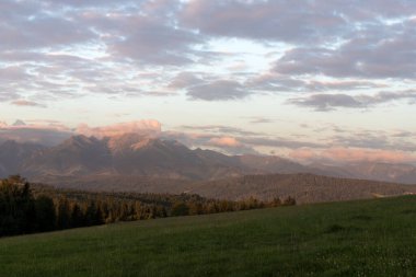 Apszanka Geçidi 'nden gün doğumunda Tatra Dağları' nın güzel manzarası