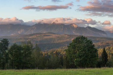 Apszanka Geçidi 'nden gün doğumunda Tatra Dağları' nın güzel manzarası