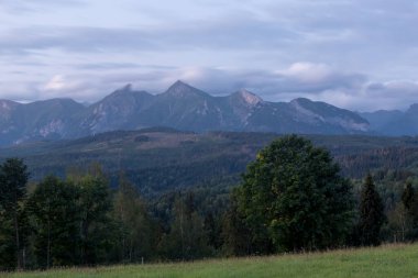 Apszanka Geçidi 'nden gün doğumunda Tatra Dağları' nın güzel manzarası