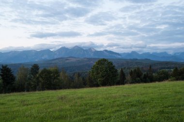 Apszanka Geçidi 'nden gün doğumunda Tatra Dağları' nın güzel manzarası