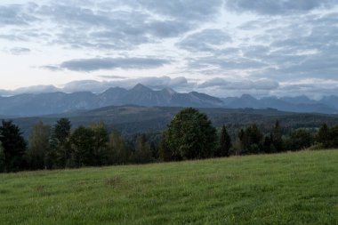 Apszanka Geçidi 'nden gün doğumunda Tatra Dağları' nın güzel manzarası