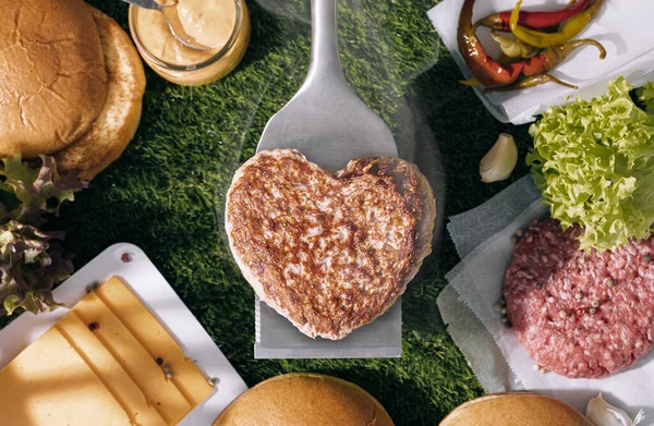 Heart Shaped Beef Burger Patty Grilled Spatula Dark Background Place — Stok Foto