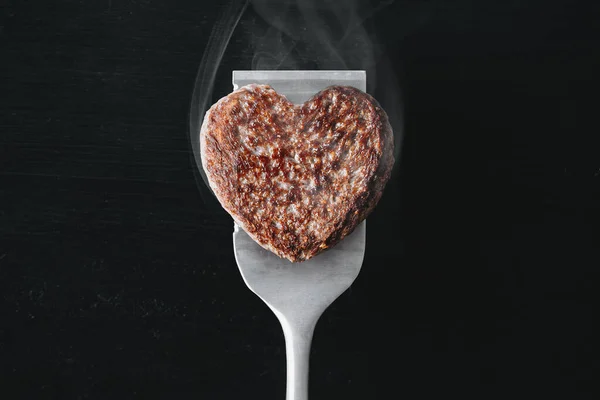 Heart Shaped Beef Burger Patty Grilled Spatula Dark Background Place — ストック写真