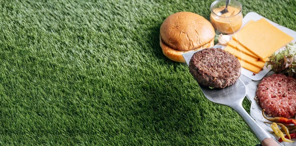 Barbecue Burger Cutlet Barbeque Concept Nature Barbecue Spatula Burger Patty — Stok Foto