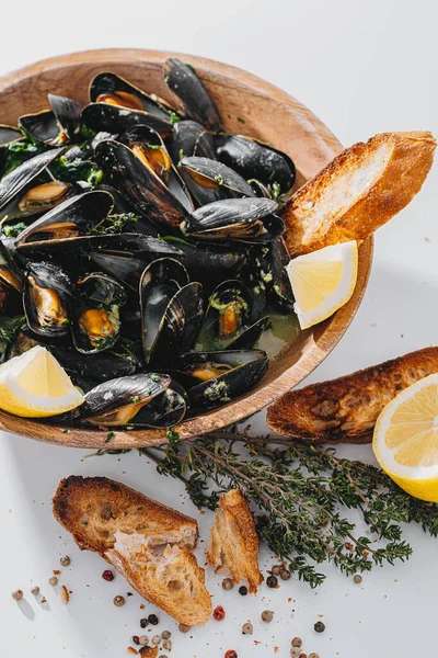Boiled Mussels Parsley Spinach Asian Herbs Lemon Toasted Baguette — Photo