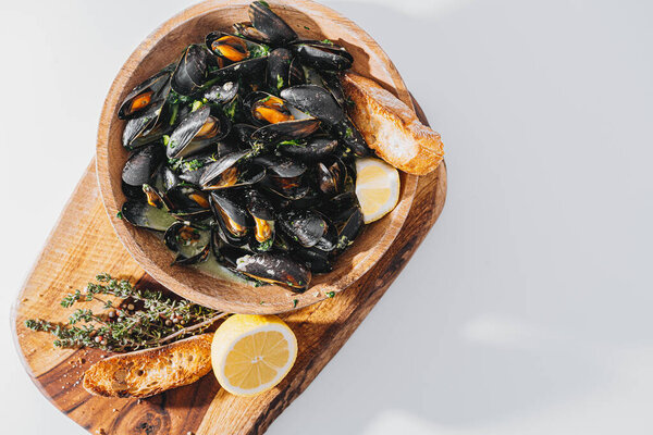 Boiled Mussels Parsley Spinach Asian Herbs Lemon Toasted Baguette Stock Image