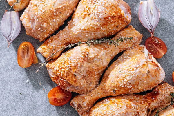 Chicken Drumsticks Spices Paprika Sesame Seeds Ready Bake Baking Sheet — Stockfoto