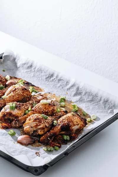 Baked Chicken Drumsticks Sesame Honey Soy Sauce Onion Spices — Stockfoto