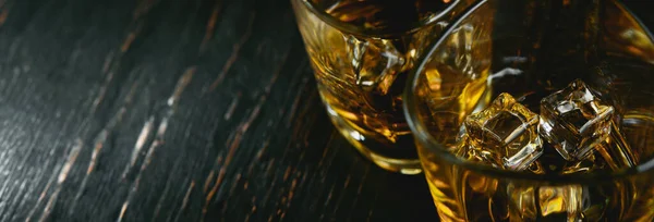 Whiskey Met Ijs Moderne Glazen Stockfoto