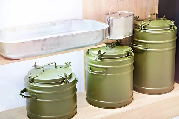 Army Green Metal Thermos Store Exhibition — Foto Stock