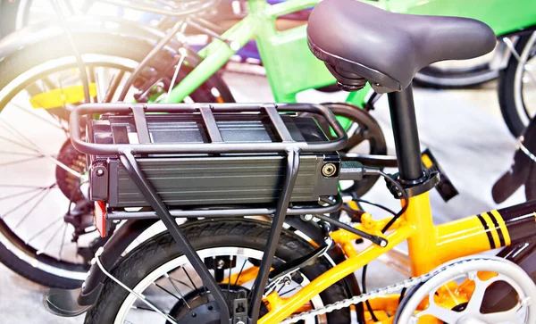 Lithium Ion Battery Bike Luggage Carrier — Stock Photo, Image