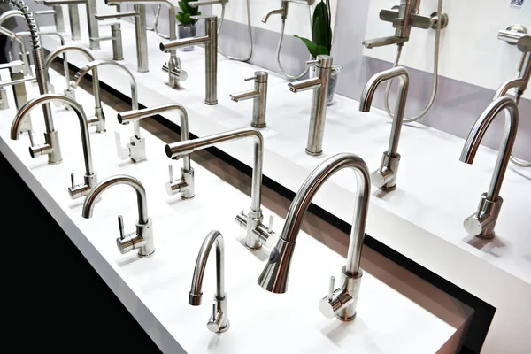 Modern Kitchen Bathroom Water Faucets Store — Stock Photo, Image