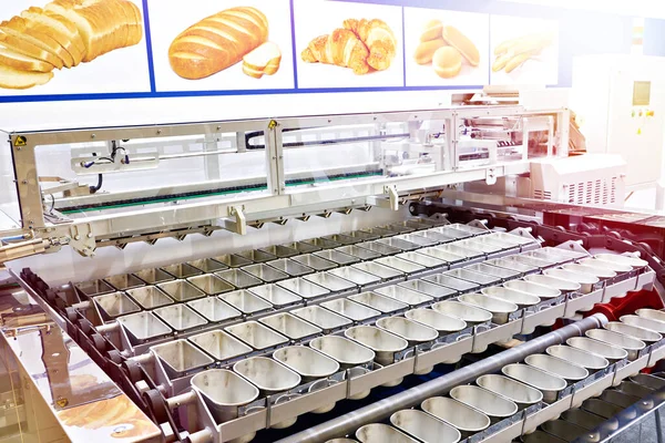Конвеєрні Машини Металевими Формами Випічки Хліба — стокове фото