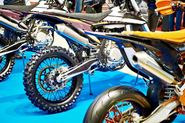 Мотокросс Мотоциклы Спортивном Магазине — стоковое фото