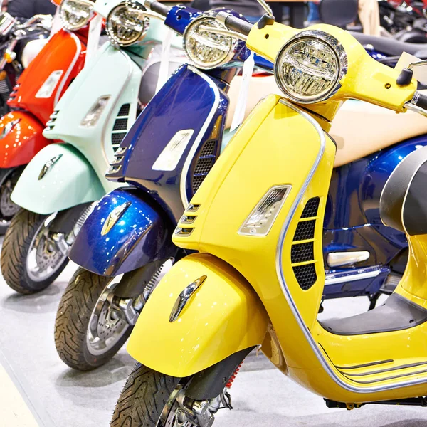 Nuevos Scooters Retro Tienda — Foto de Stock