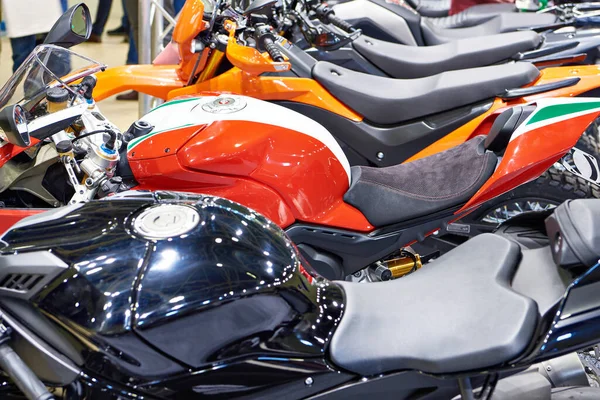 Современные Мотоциклы Выставке Магазин — стоковое фото