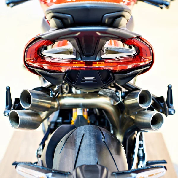Modern Gelecekçi Motorsikletin Egzoz Boruları — Stok fotoğraf