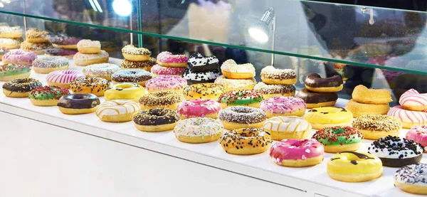 Colored Donuts Shop Window — Fotografia de Stock